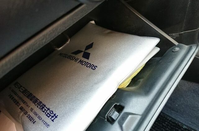 33-Lancer-GSR-Evolution-V-from-Japan.-Good-condition-Used-Lancer-Evo-self-import-from-Japan-via-JCD.-Owners-Manual-with-car-640x456