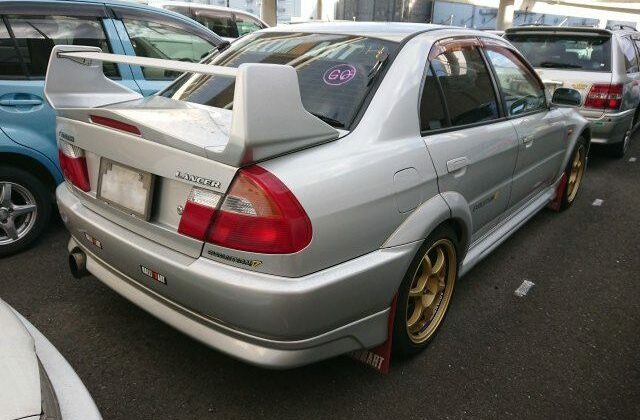 38-Lancer-GSR-Evolution-V-from-Japan.-Japanese-Muscle-Car-rear-right.-Self-import-from-Japan-via-JCD.-640x456