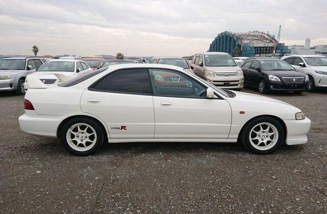 4-Integra-R-Type-from-Japan.-Used-Honda-Integra-DB8-four-door-sports-sedan-to-USA-via-Japan-Car-Direct-640x456