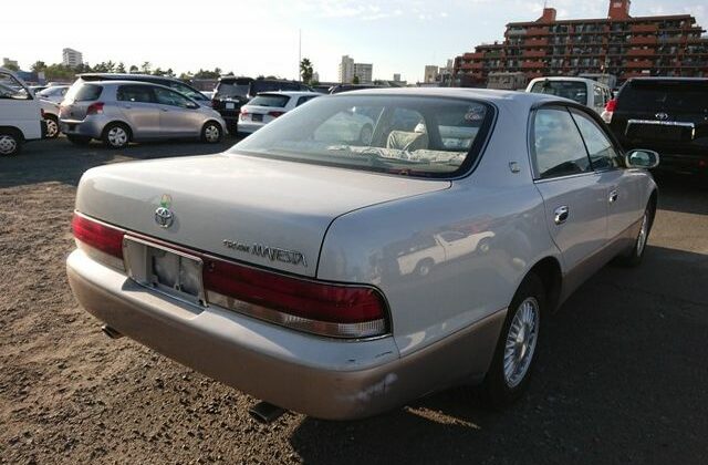 4-Three-Liter-Crown-Majesta-JZS-140-Series-big-trunk