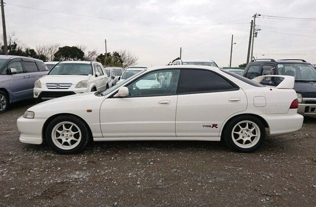 5-Integra-R-Type-import-from-Japan.-Used-Honda-Integra-DB8-four-door-sports-sedan-to-USA-via-JCD-640x456
