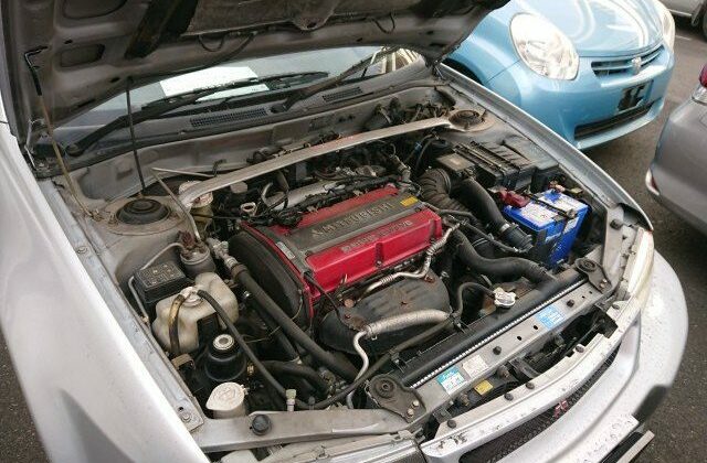 5-Lancer-GSR-Evolution-V-from-Japan.-Used-Lancer-Evo-to-New-Zealand-via-Japan-Car-Direct.-Clean-4G63-engine-640x456