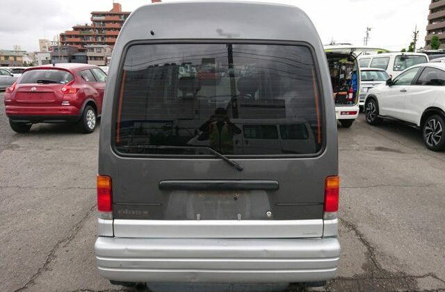 5-Subaru-Sambar-Diaz-rear-end-engine-access-large-rear-window-640x456