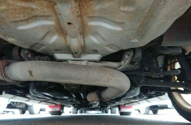 6-Lancer-GSR-Evolution-V-from-Japan.-Used-Lancer-Evo-to-New-Zealand-via-Japan-Car-Direct.-Clean-underbody-rear-640x456