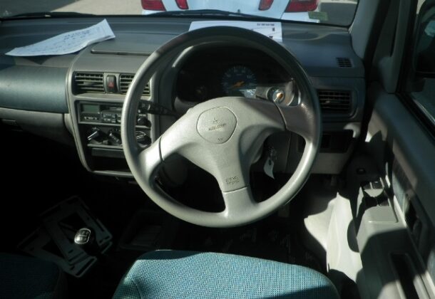 6-Toppo-BJ-small-car-with-well-designed-interior.-Low-mileage-clean-used-Kei-car-from-Japan