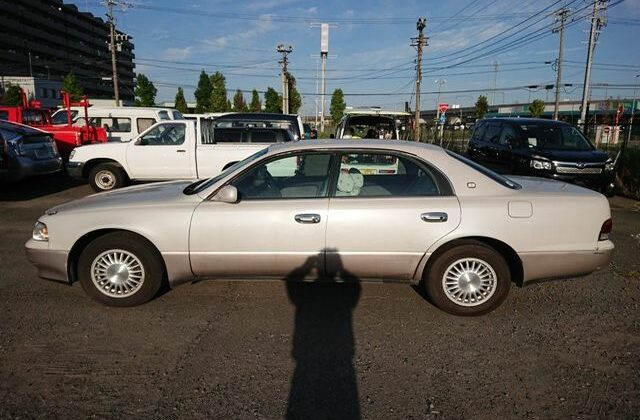 7-Three-Liter-Crown-Majesta-JZS-140-Series-elegant-balanced-proportions