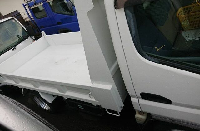 8-2006-Mitsubishi-Canter-Dump-Truck.-Clean-load-bed-nicely-repainted