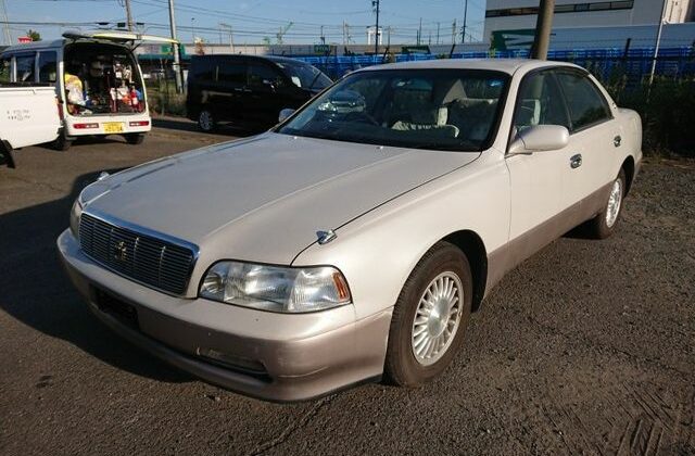 8-Three-Liter-Crown-Majesta-JZS-140-Series-front-left-three-quarter-view