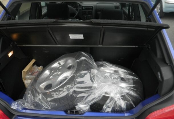 Cheap-and-clean-left-hand-drive-used-cars-from-Japan.-Extra-snow-tires