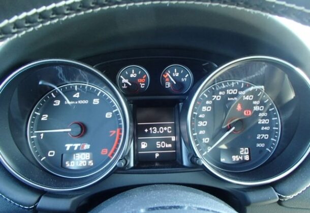Super-Clean-Audi-TTS.-Instrument-cluster.-Loved-car
