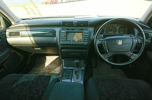 Toyota-Crown-Athlete-15-640x456