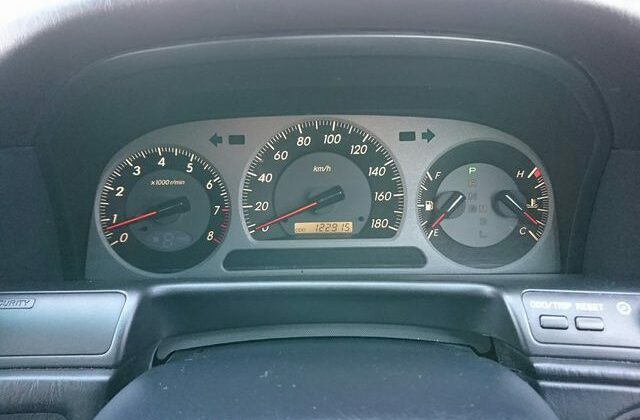 Toyota-Crown-Athlete-16-640x456