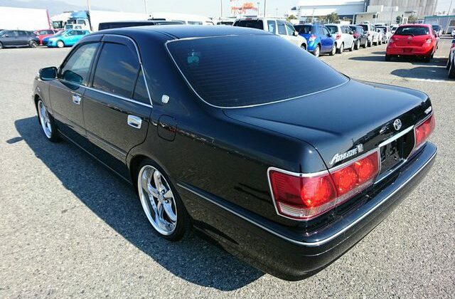 Toyota-Crown-Athlete-4-640x456
