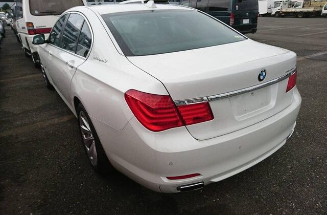 WBAKX61060C782208_3_vga-640x456