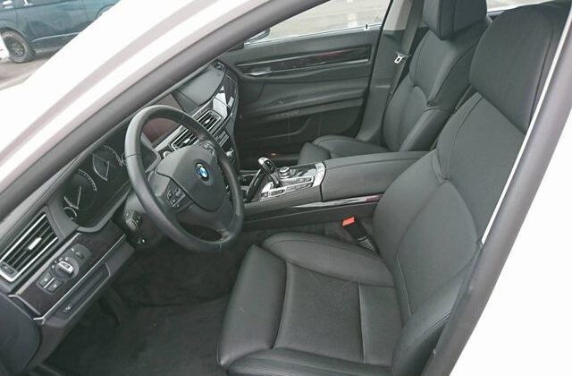 WBAKX61060C782208_8_vga-640x456