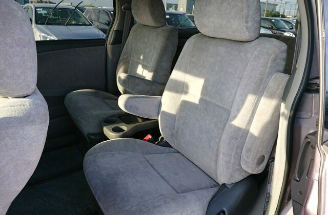 toyota-estima-hybrid-2002-011-640x456