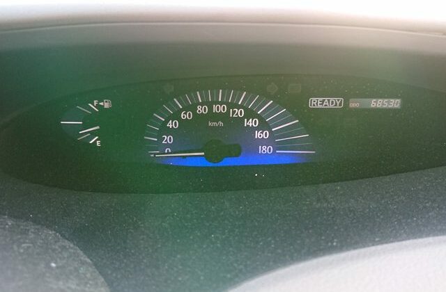 toyota-estima-hybrid-2002-016-640x456