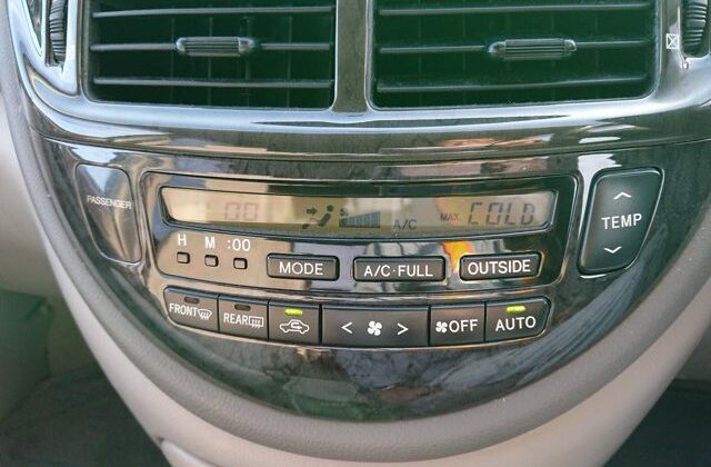 toyota-estima-hybrid-2002-021-640x456