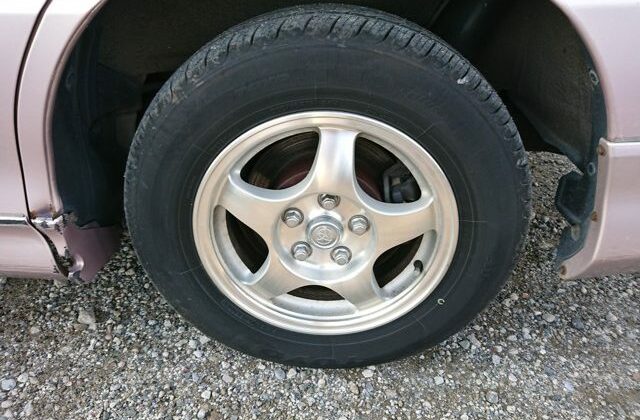 toyota-estima-hybrid-2002-034-640x456