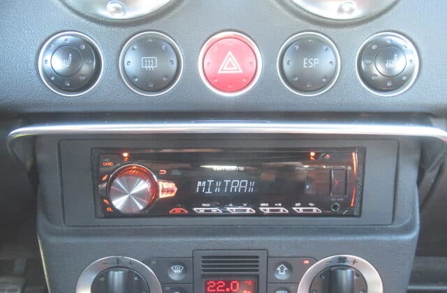 Center console in Audi TT AWD found at used car auction in Japan. Import to Jebel Ali by JCD