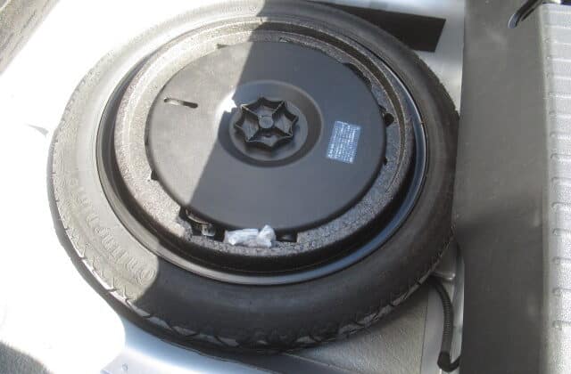 26 My clean used Audi TT from Japan has very clean spare wheel compartment