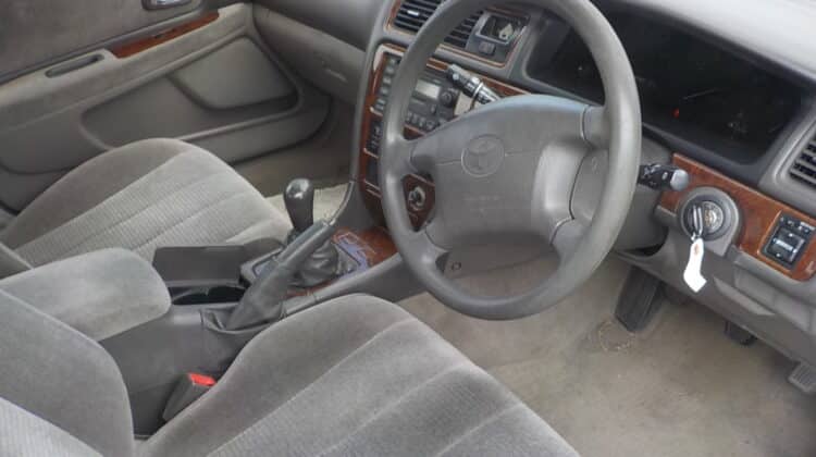 2000 Toyota Chaser Avante driver side interior