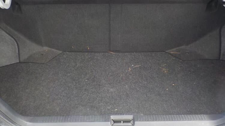 2000 Toyota Chaser Avante boot interior