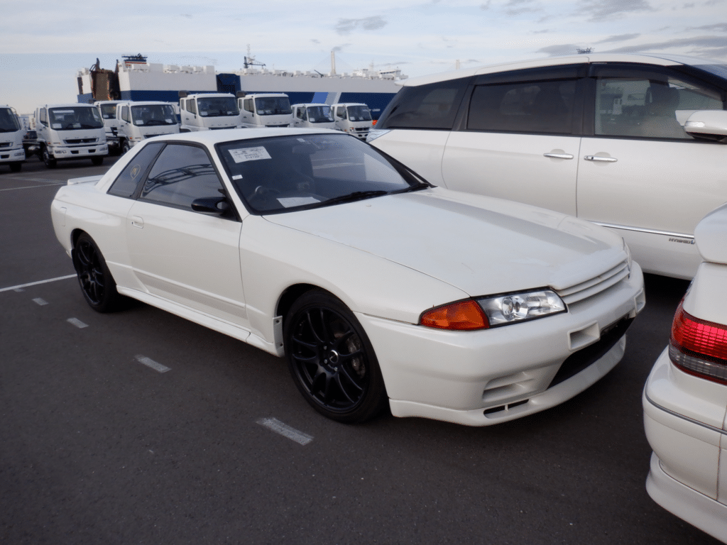 Nissan Skyline GT-R, Skyline Godzilla, JDM Performance Icon, Nissan GT-R Features, Import Skyline GT-R, GT-R Performance Specs, Classic Japanese Sports Car, Skyline GT-R for Sale, Japan Car Direct